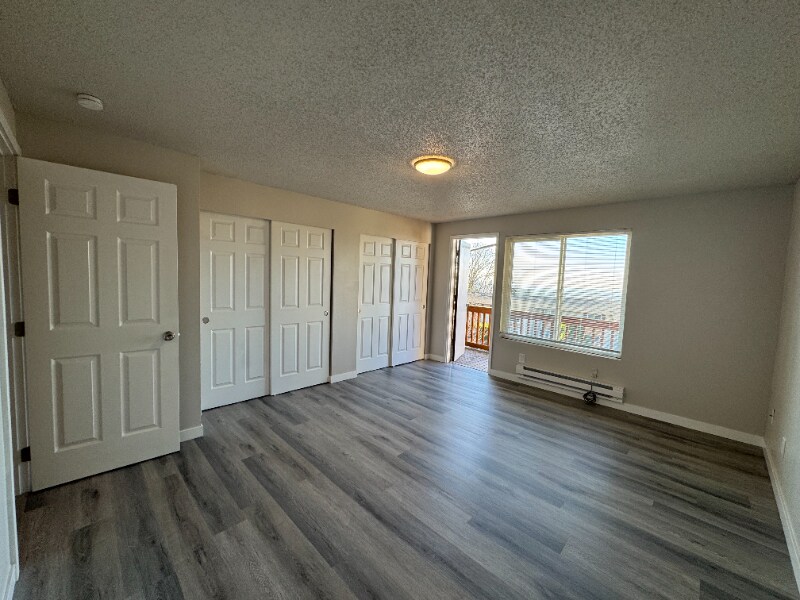 Building Photo - 308 Summit Ave N