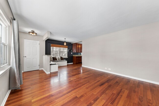 Building Photo - 242 S Finley Rd