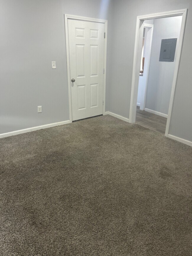 Building Photo - 17568-70 Lake Shore Blvd