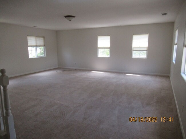 Building Photo - Crown Pointe Four Bedroom Home