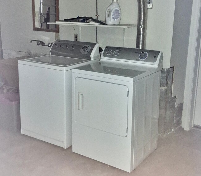 Building Photo - 112 College Way