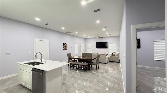 Building Photo - 30 Lilac Ave