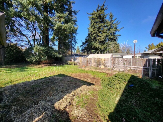 Building Photo - Charming 3 bd Home in Portland with W/D Ho...