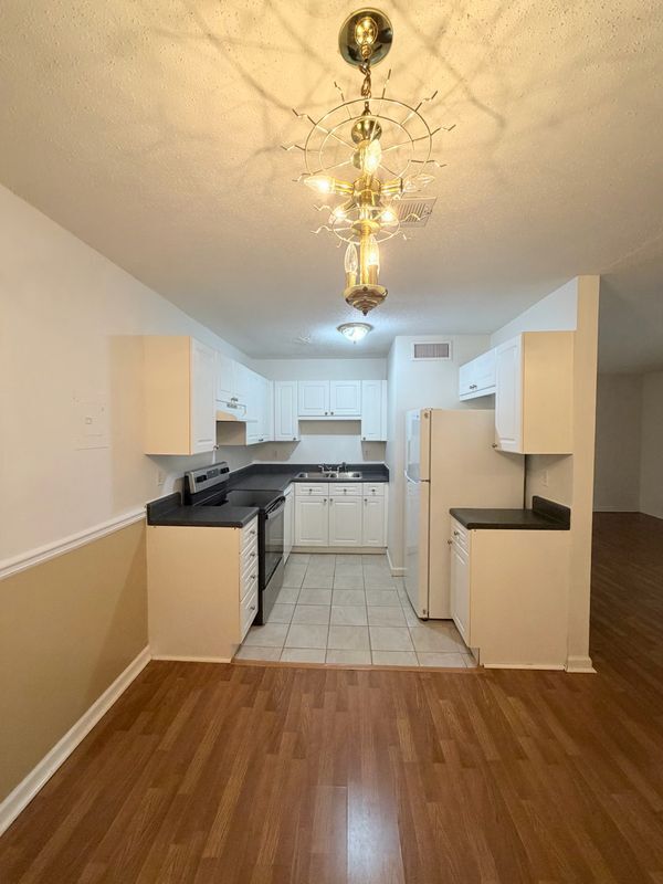 Building Photo - 3595 Woodbriar Cir