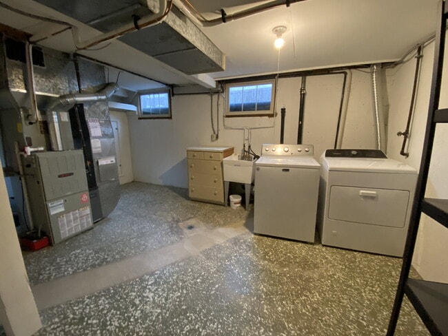 Building Photo - Charming 3-Bed, 2-Bath Gem with Fully Fenced Yard in Lynden