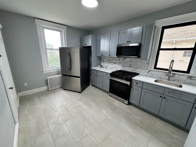 Building Photo - 136 W 25th St