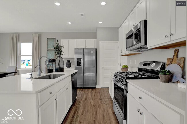 Building Photo - 715 Newton Dr