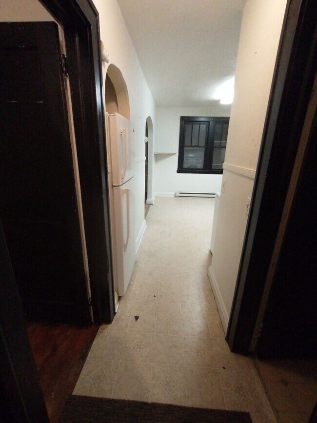 Building Photo - 724