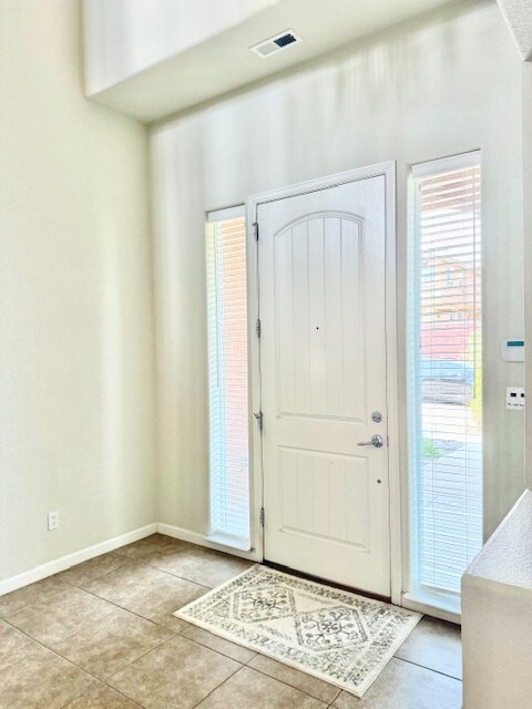 Building Photo - 15 Los Miradores Dr NE