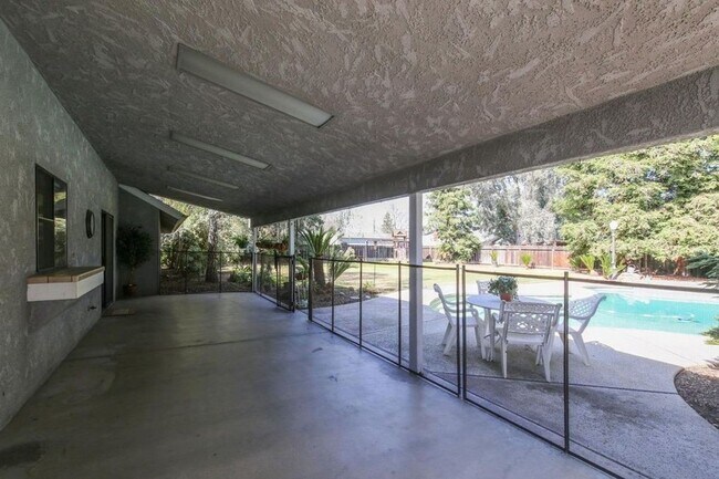 Building Photo - Clovis Ranch style 4 bedroom with Pool on ...