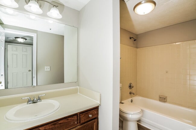 Building Photo - 2318 Wellington Cir