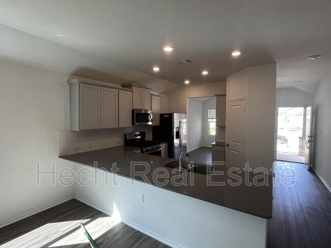 Building Photo - 283 Silver Glen Dr