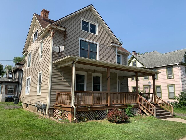 Building Photo - 420 Emmet St