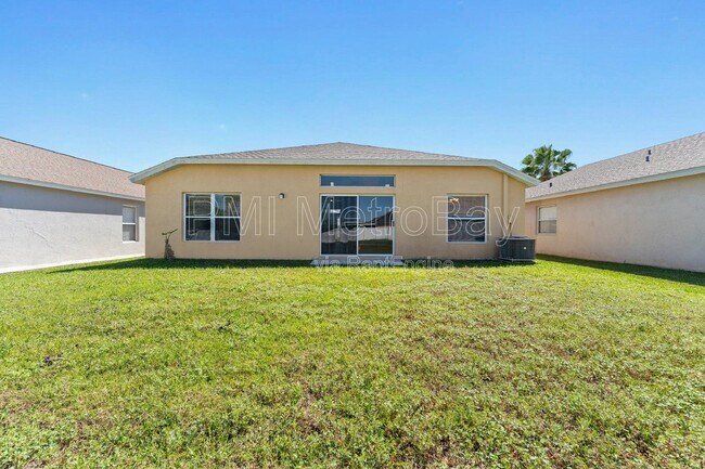 Building Photo - 1010 Summer Breeze Dr