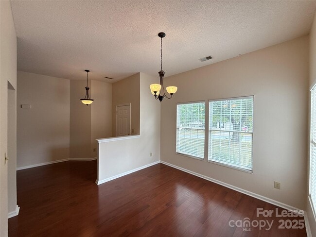 Building Photo - 14520 Sapphire Ln