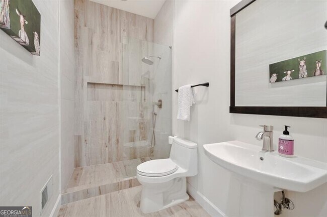 Building Photo - 625 Idlewood Dr NW