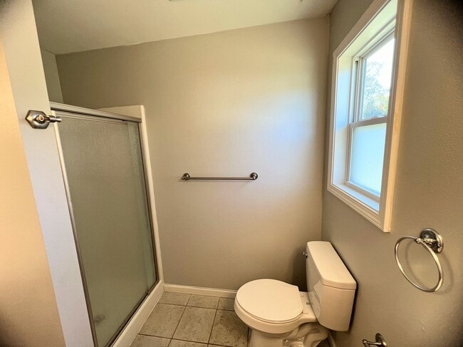 Building Photo - Newly Renovated Fenced Home Close to FLW!