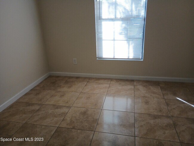 Building Photo - 1125 Luminary Cir