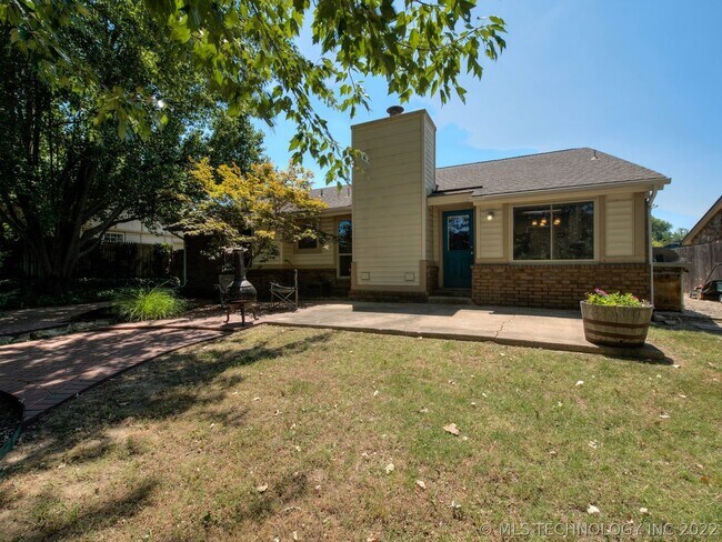 Building Photo - 3021 S Ash Ave