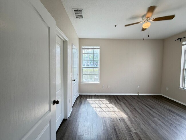 Building Photo - 3319 S Kirkman Rd