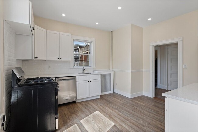 Building Photo - 327 Ashmont St