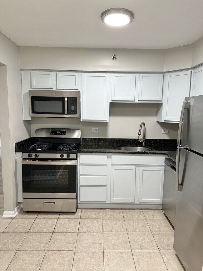 Building Photo - 8635 84th Ct