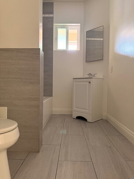 Building Photo - 337 W Lomita Ave