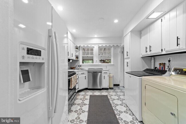 Building Photo - 43 Wilburtha Rd