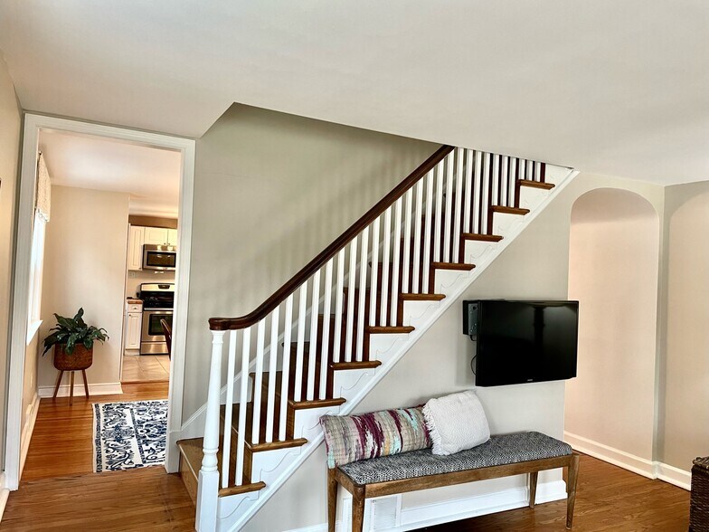 Building Photo - 2426 Chestnut Ave