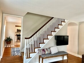 Building Photo - 2426 Chestnut Ave