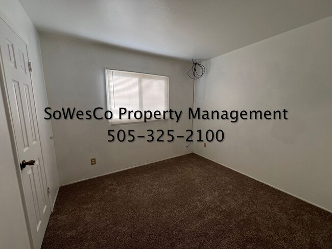 Building Photo - 3 Bedroom 2 Bath, 1 Car Garage and new flooring!