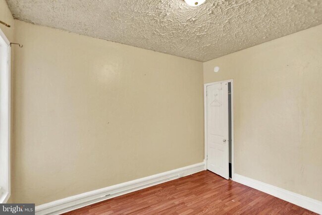 Building Photo - 234 W Douglass St