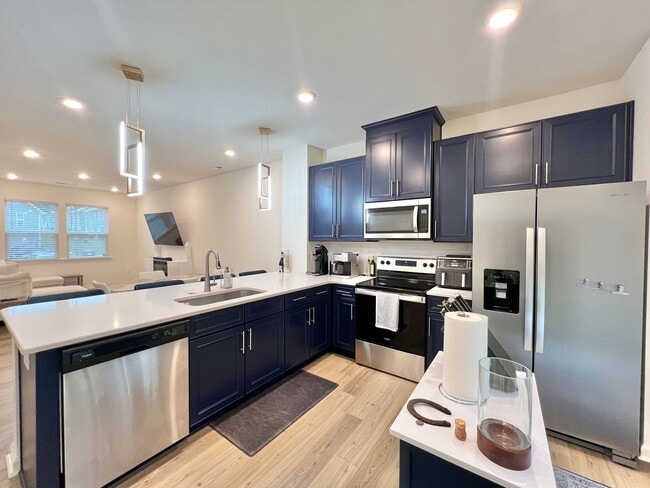 Building Photo - Luxurious, Newly Built 3BD, 2.5BA Raleigh ...