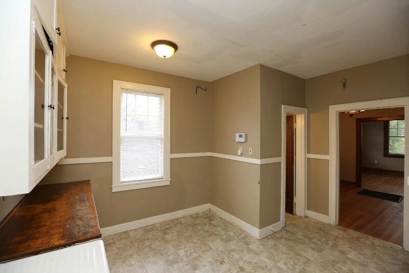 Building Photo - 301 Thayer St
