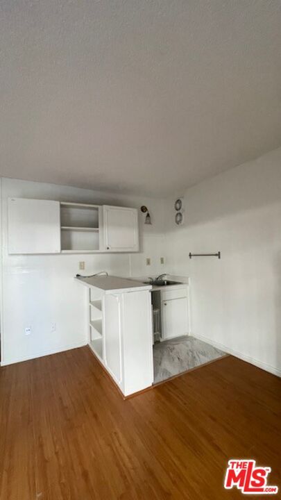 Building Photo - 737 S Oxford Ave