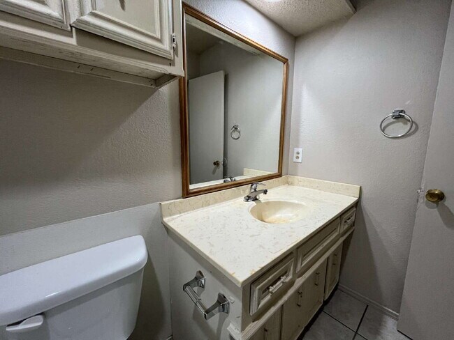 Building Photo - Affordable 2-Bedroom in South Lubbock