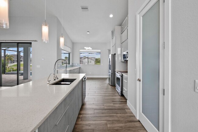 Building Photo - 3106 SW 22nd Ave