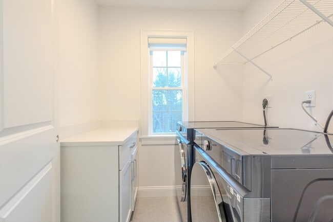 Building Photo - 18 Locust Hill Dr