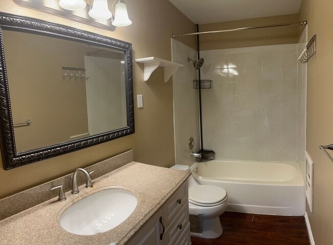 Building Photo - 4 bed/ 2 bath beauty in Eagle River