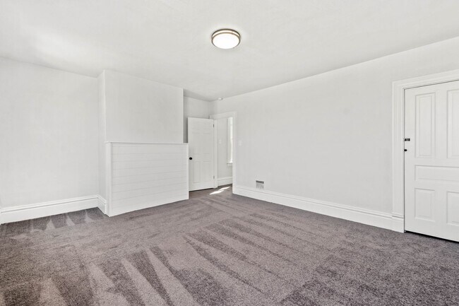 Building Photo - Stunning 2 bedroom home in Homestead available June 15!
