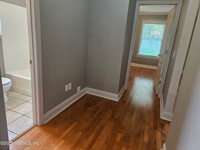 Building Photo - 2338 Cool Springs Dr N