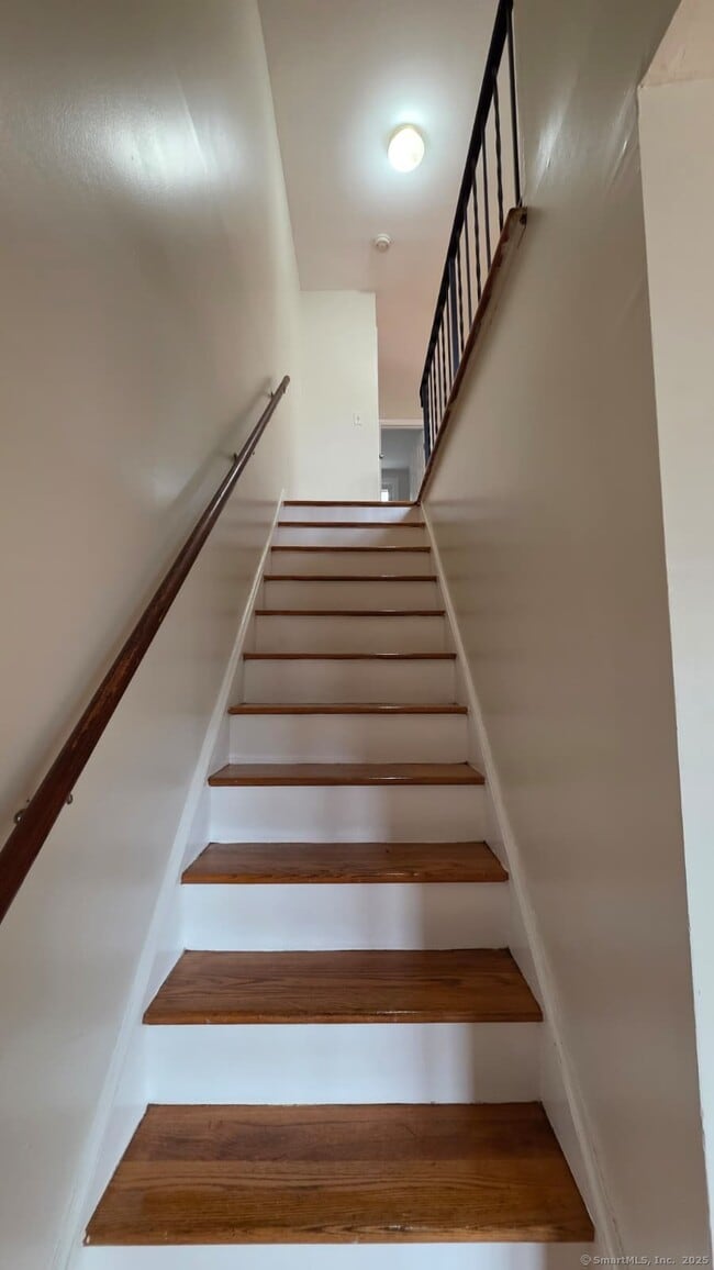 Building Photo - 104 Yacht St