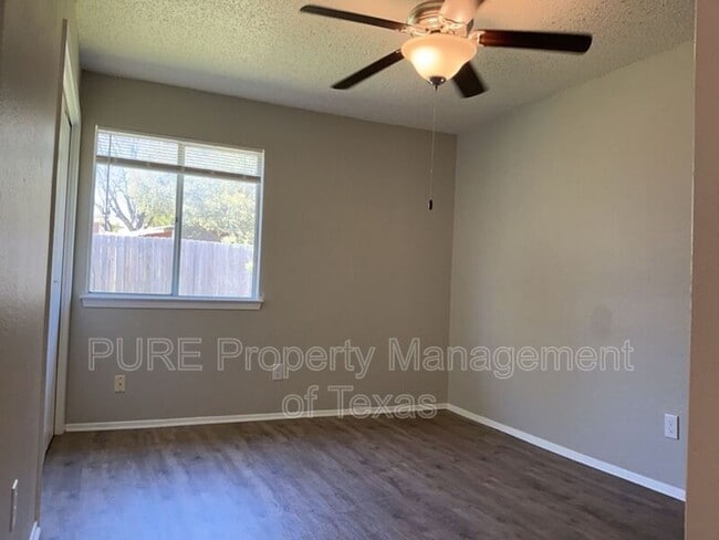 Building Photo - 608 Greenlawn Blvd