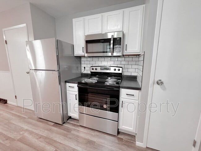 Building Photo - 5101 NE 58th St