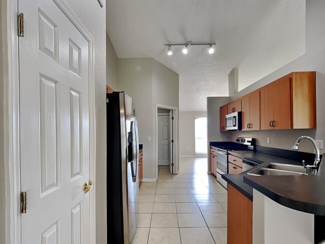 Building Photo - 817 Highland Crest Loop