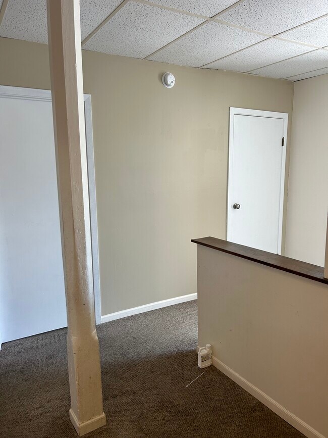 Building Photo - 108 S Main St