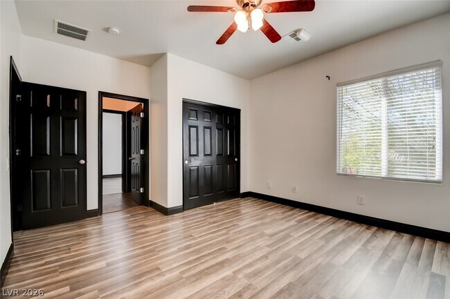 Building Photo - 2904 Dowitcher Ave