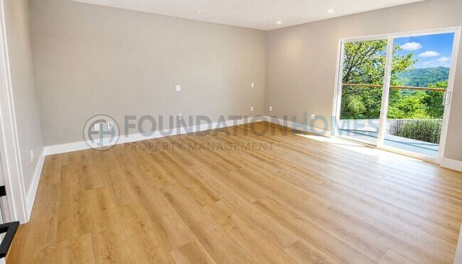 Building Photo - 124 Esmeyer Dr