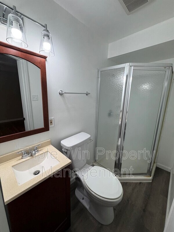 Building Photo - 2408 Caverhill Dr