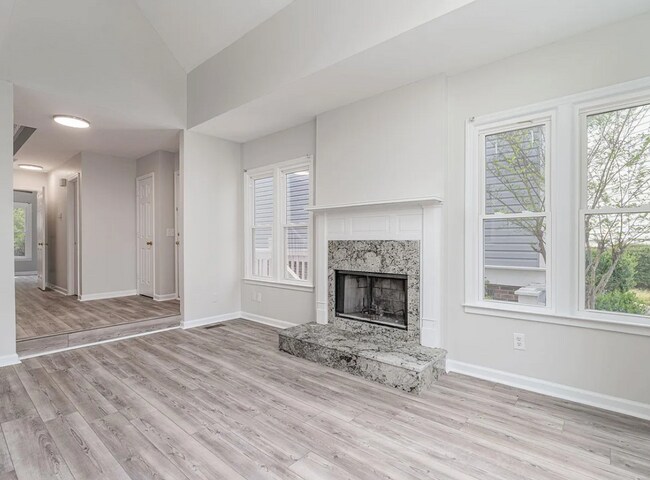 Building Photo - Gorgeous Renovated Home with Modern Finishes & Gated Community Amenities